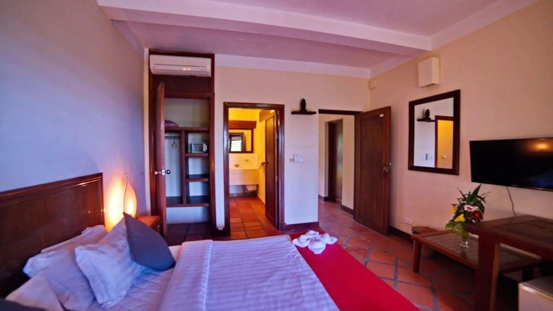 The Harbor Lights Palace Sihanoukville Hotel