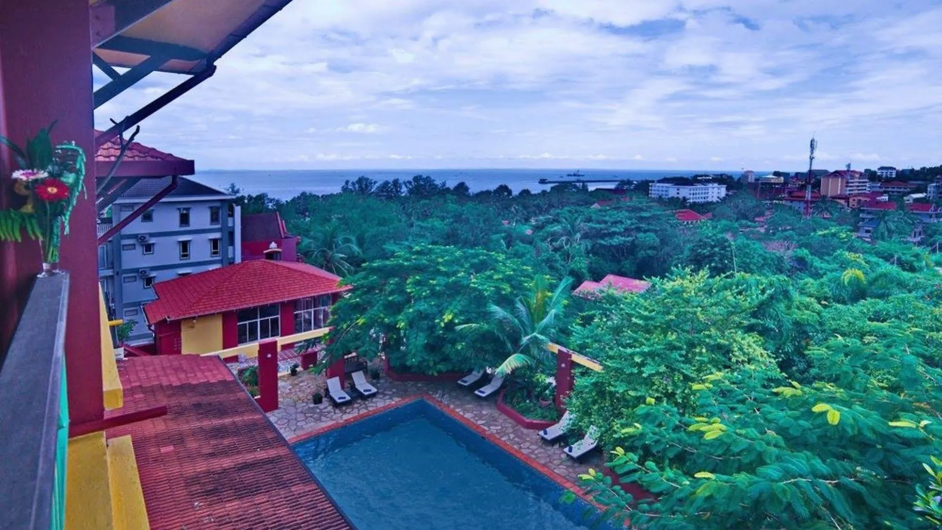 The Harbor Lights Palace Sihanoukville 3*,  Camboya