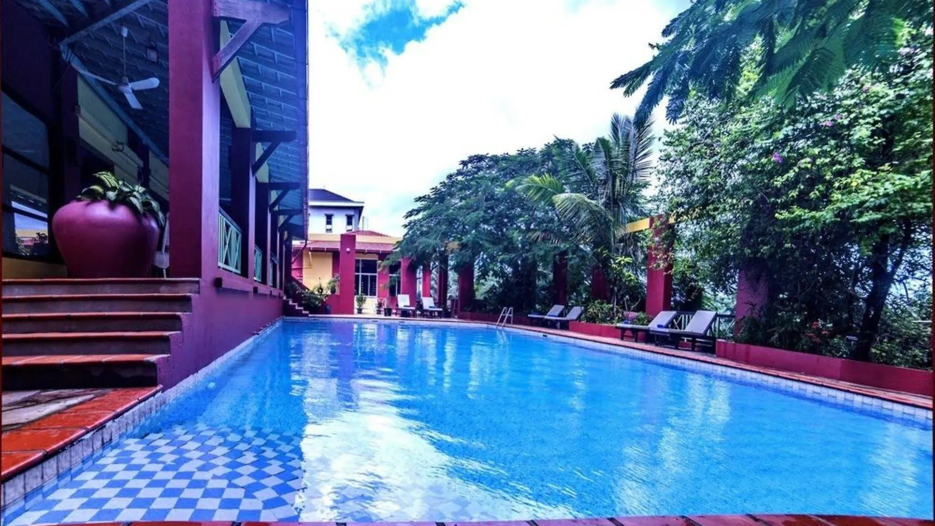 The Harbor Lights Palace Sihanoukville Hotel